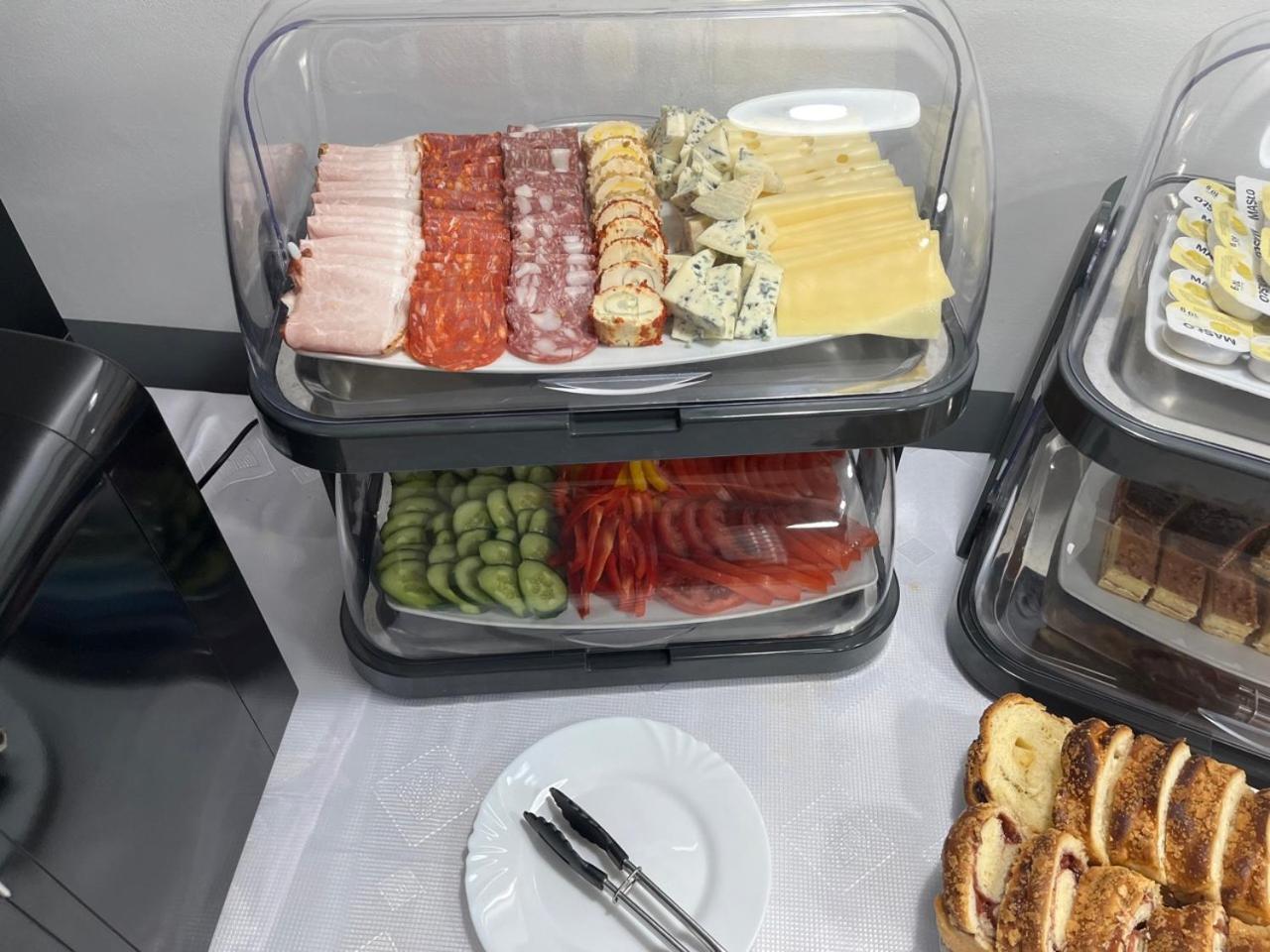 Pensjonat Plazowy Boss Z Restauracja 50 Metrow Od Morza Dziwnów Esterno foto