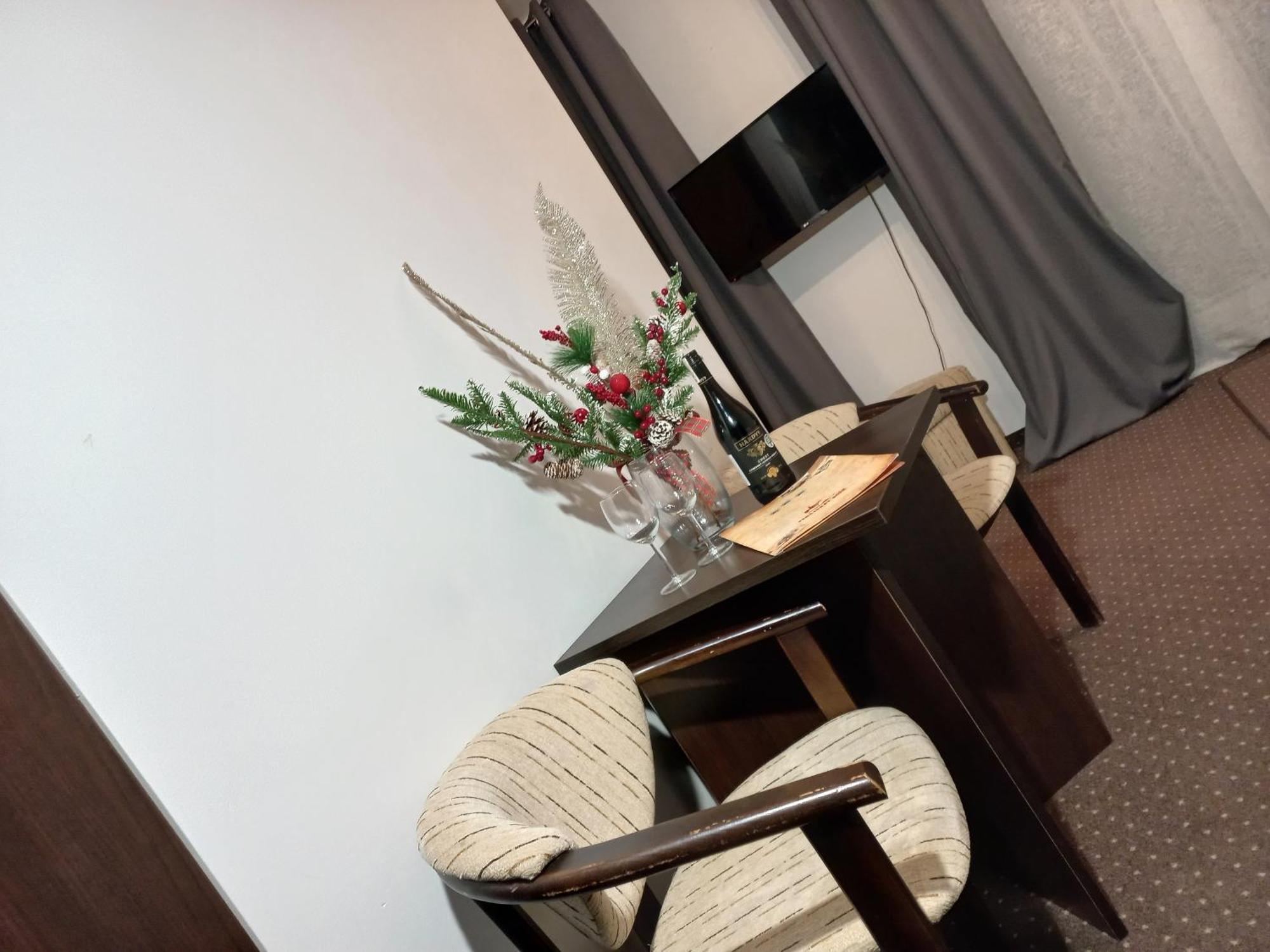 Pensjonat Plazowy Boss Z Restauracja 50 Metrow Od Morza Dziwnów Esterno foto